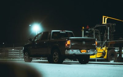How to Safely Wait for a Tow Truck at Night