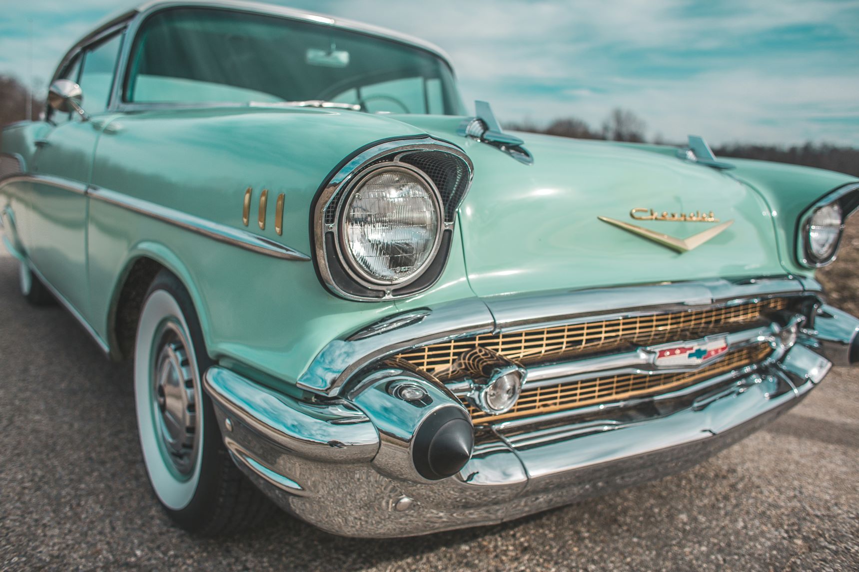 San Diego Towing Service for Moving Old Cars In and Out of Storage